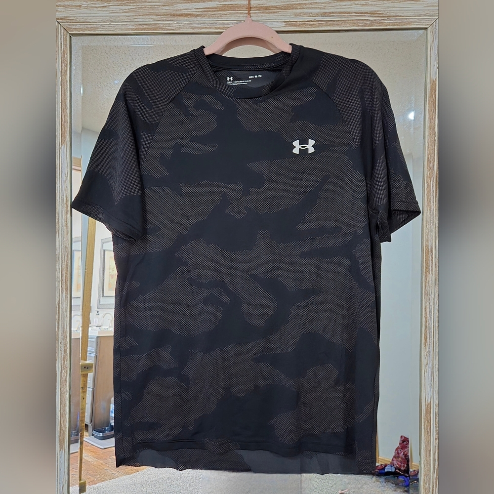 Under Armour Men's Black and Gray Camo Tee
